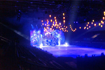 Building props, ice and lanterns illuminated with LEDs Disney ON ICE presents Dare to Dream